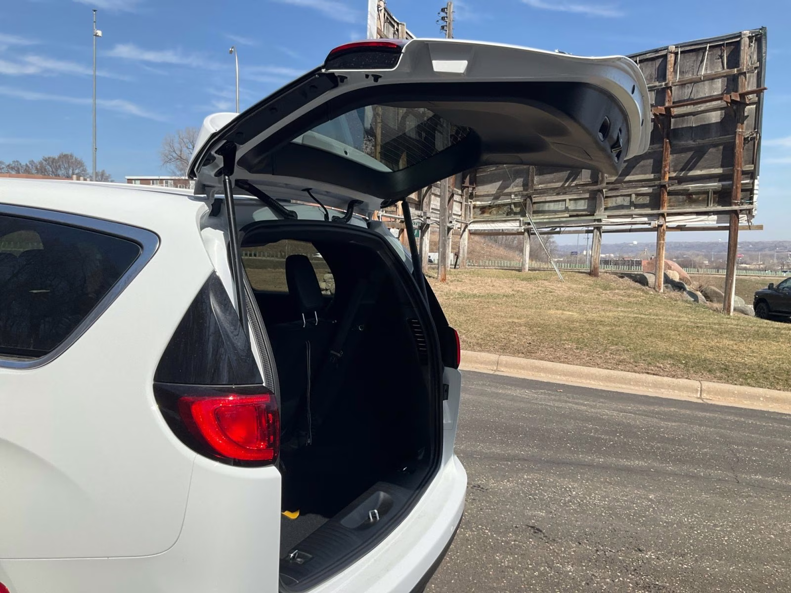 2026 Bright White Clearcoat Chrysler Voyager LX FWD Van