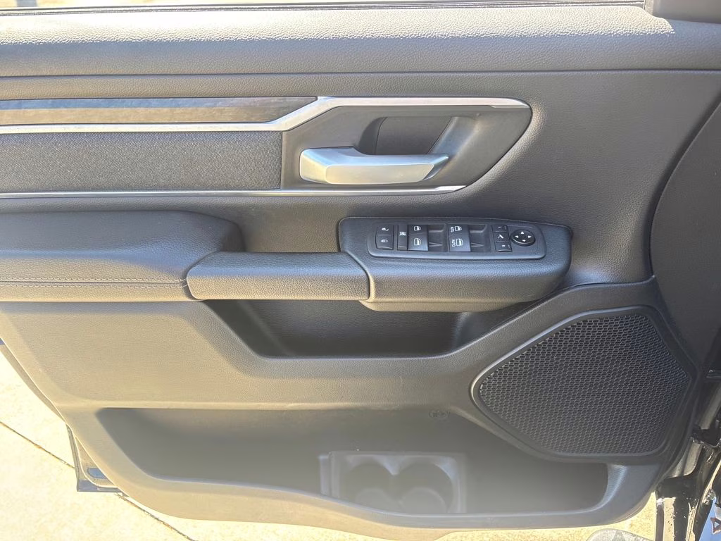 2021 Diamond Black Crystal Pearlcoat Ram 1500 Big Horn/Lone Star RWD Truck