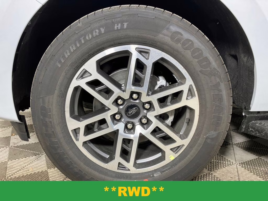 2026 Space Silver Metallic Ford Expedition Max Active RWD SUV