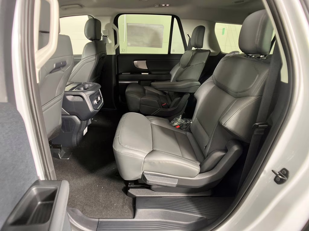 2026 Space Silver Metallic Ford Expedition Max Active RWD SUV