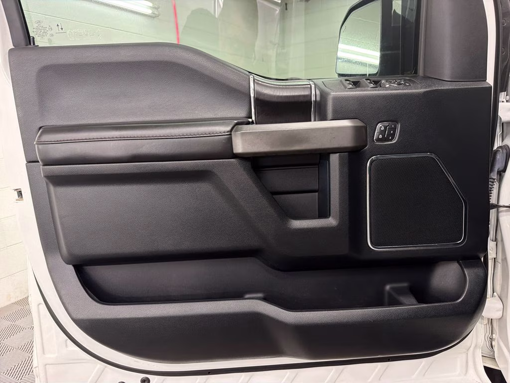 2020 Star White Metallic Tri-Coat Ford F-150 Platinum 4X4 Truck