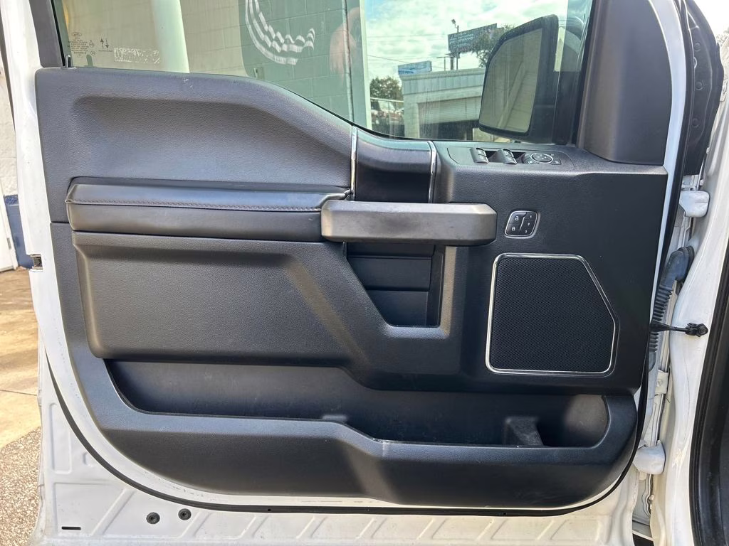 2020 Star White Metallic Tri-Coat Ford F-150 Platinum 4X4 Truck