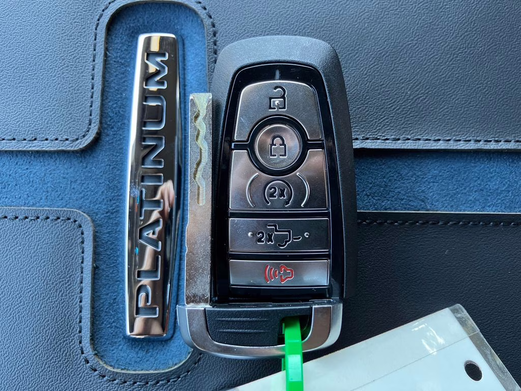 2026 Avalanche Ford Super Duty F-350 SRW Platinum 4X4 Truck