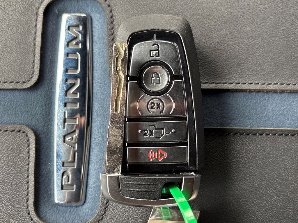 2026 Star White Metallic Tri-Coat Ford Super Duty F-350 SRW Platinum 4X4 Truck