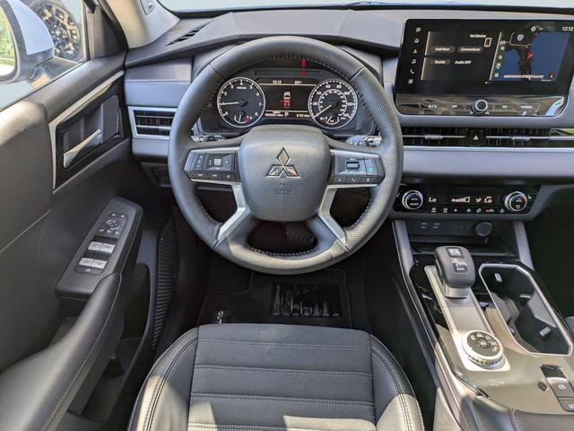 2026 White Diamond Mitsubishi Outlander ES FWD SUV