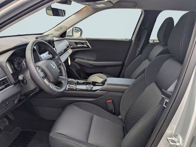 2026 Alloy Silver Metallic Mitsubishi Outlander ES FWD SUV
