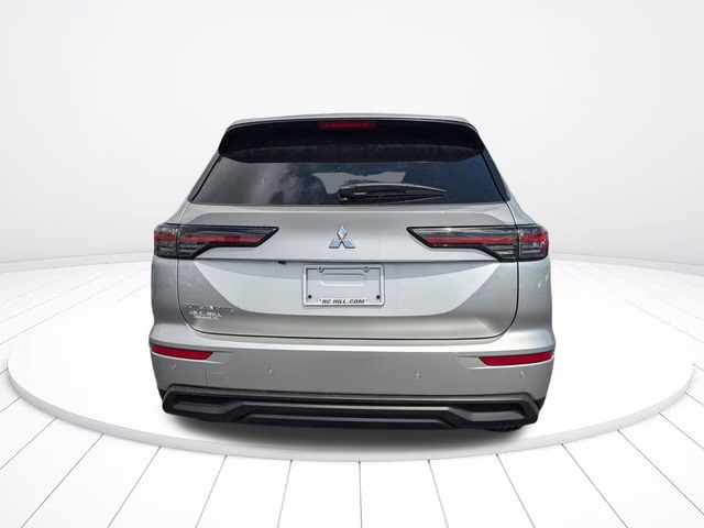 2026 Alloy Silver Metallic Mitsubishi Outlander ES FWD SUV