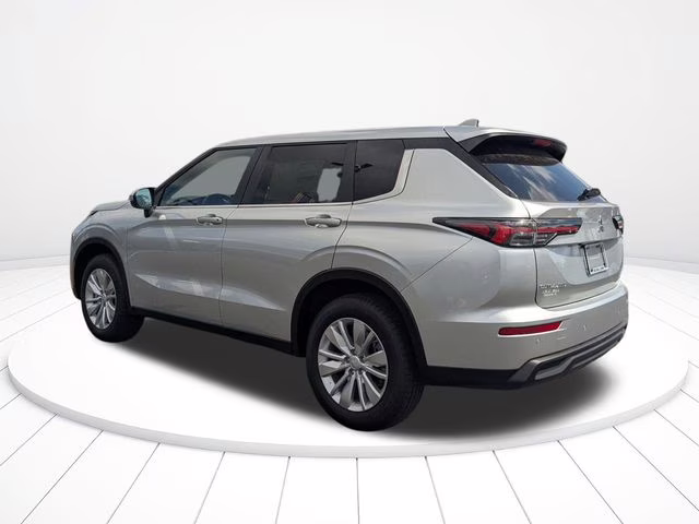 2026 Alloy Silver Metallic Mitsubishi Outlander ES FWD SUV