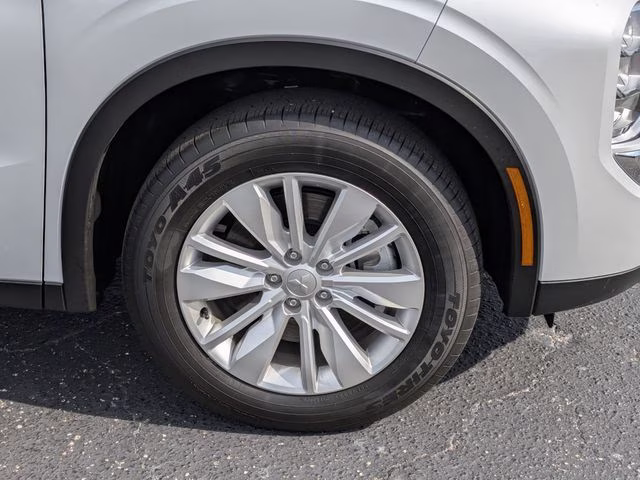 2026 White Diamond Mitsubishi Outlander ES FWD SUV