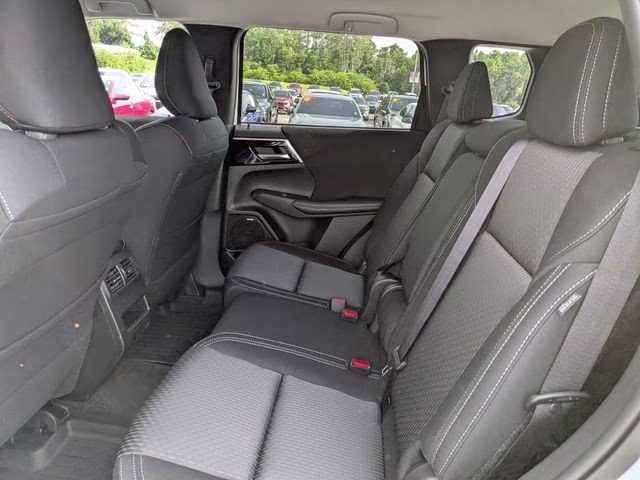 2026 White Diamond Mitsubishi Outlander ES FWD SUV
