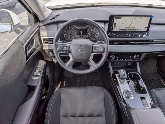 2026 White Diamond Mitsubishi Outlander ES FWD SUV