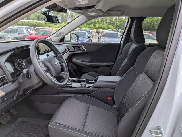 2026 White Diamond Mitsubishi Outlander ES FWD SUV