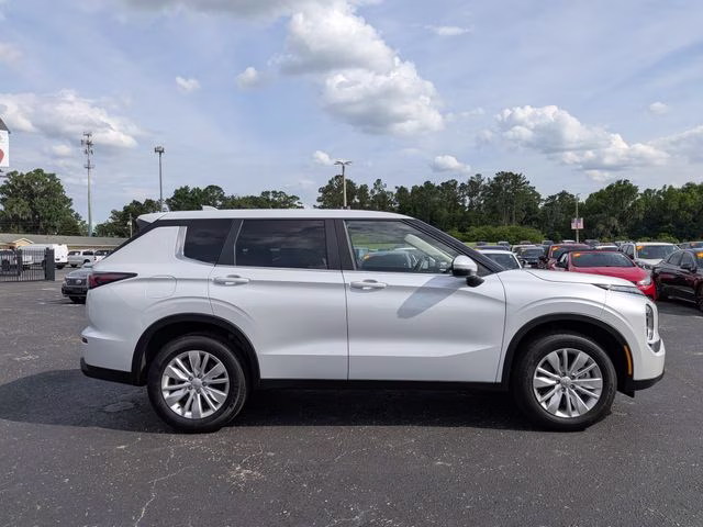 2026 White Diamond Mitsubishi Outlander ES FWD SUV