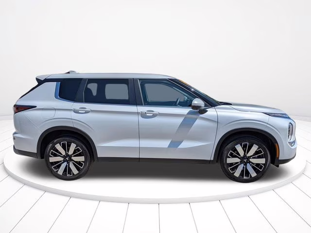 2026 White Diamond Mitsubishi Outlander ES FWD SUV