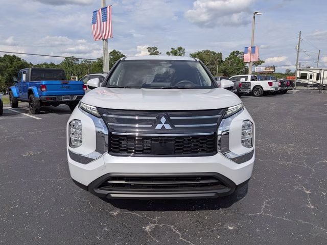 2026 White Diamond Mitsubishi Outlander ES FWD SUV