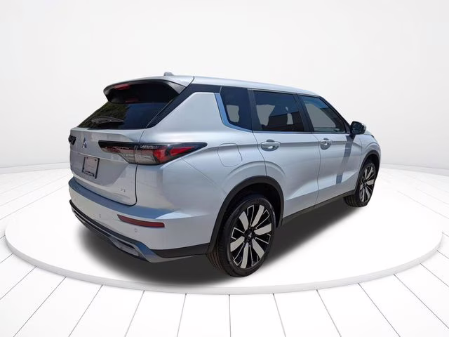 2026 White Diamond Mitsubishi Outlander ES FWD SUV