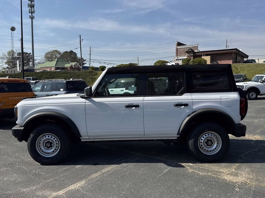 2026 Oxford White Ford Bronco Base 4X4 SUV