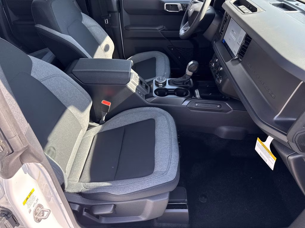 2026 Oxford White Ford Bronco Base 4X4 SUV