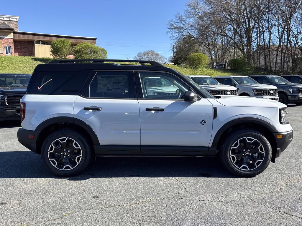 2026 Space White Metallic Ford Bronco Sport Outer Banks 4X4 SUV