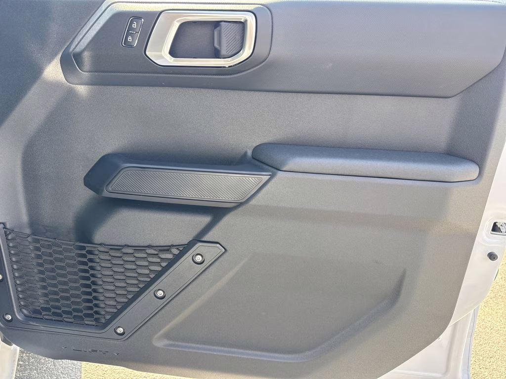 2026 Oxford White Ford Bronco Base 4X4 SUV