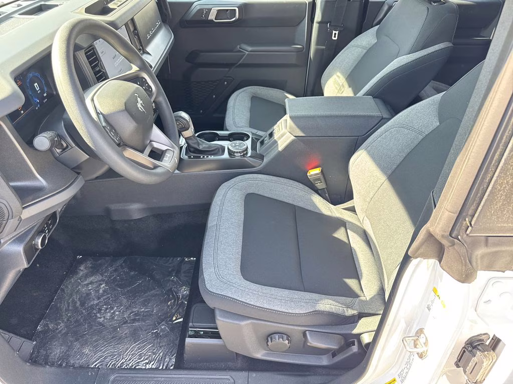 2026 Oxford White Ford Bronco Base 4X4 SUV