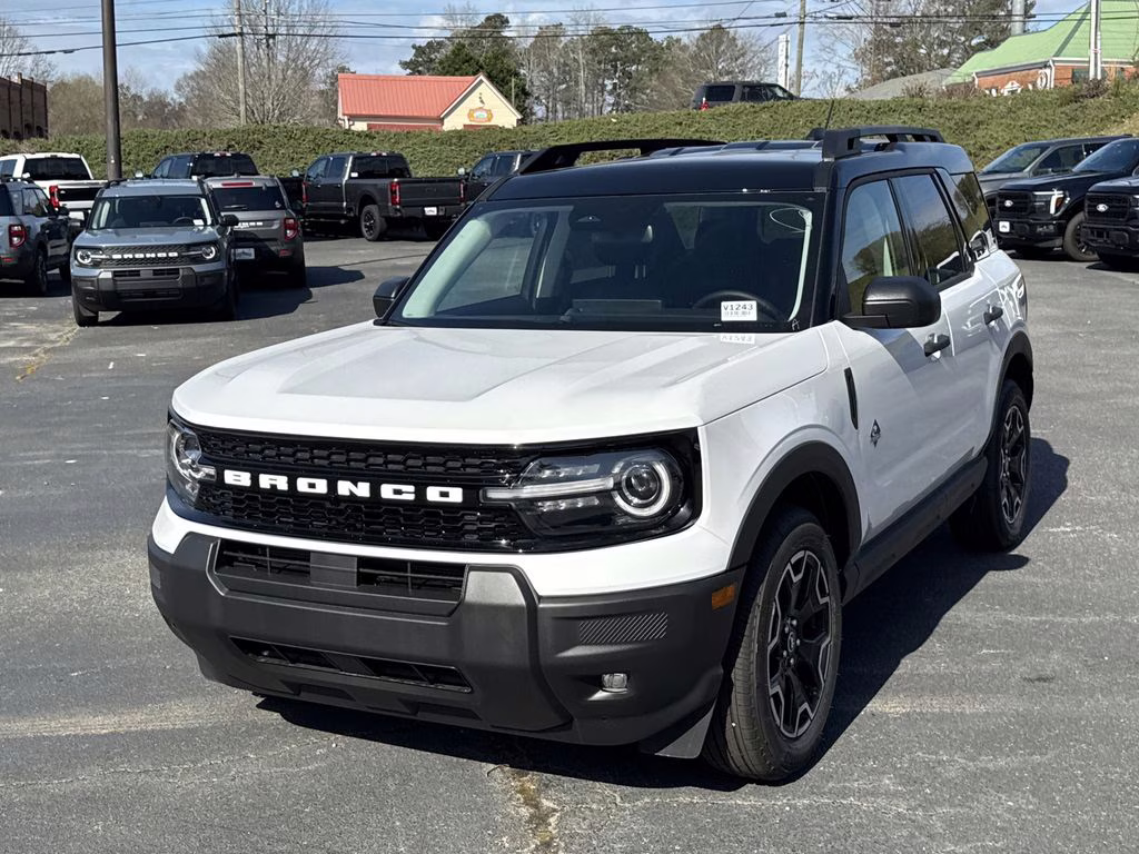 2026 Oxford White Ford Bronco Sport Outer Banks 4X4 SUV