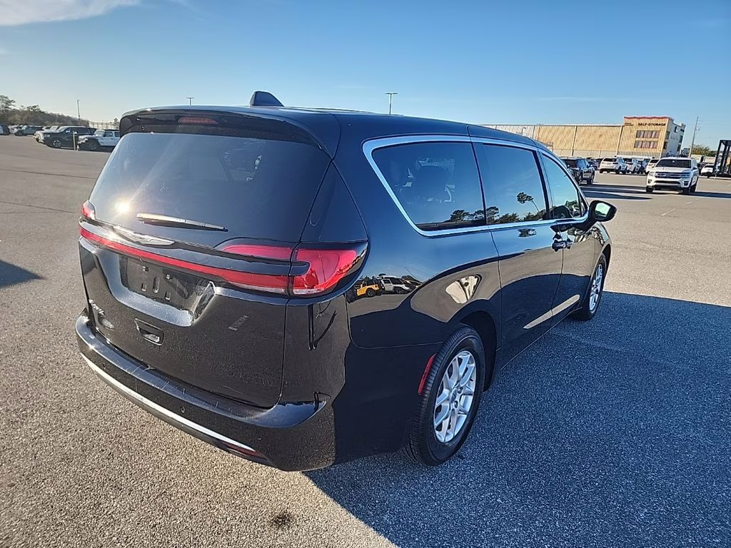 2025 Diamond Black Crystal Pearlcoat Chrysler Pacifica Select FWD Van