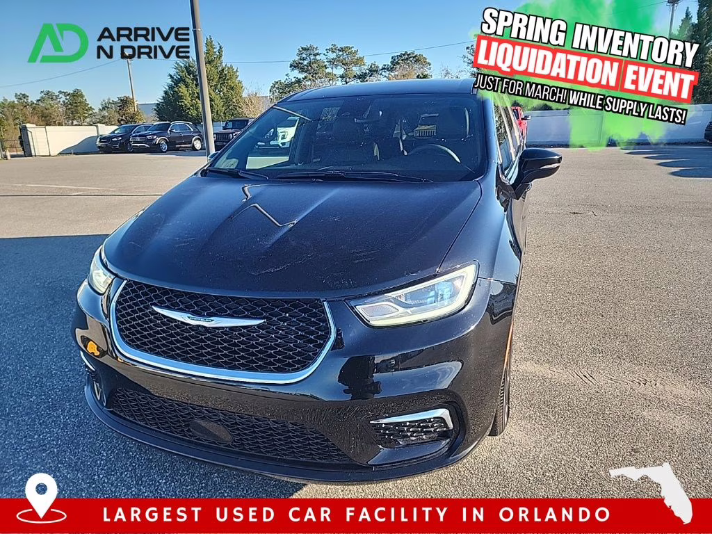 2025 Chrysler Pacifica Select's photo