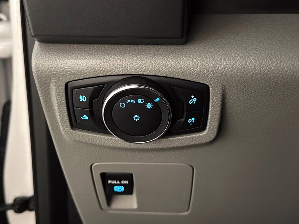 2017 Oxford White Ford F-150 XLT RWD Truck