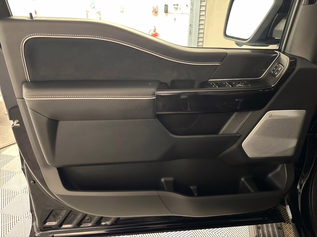 2025 Antimatter Blue Metallic Ford F-150 Lightning Platinum AWD Truck