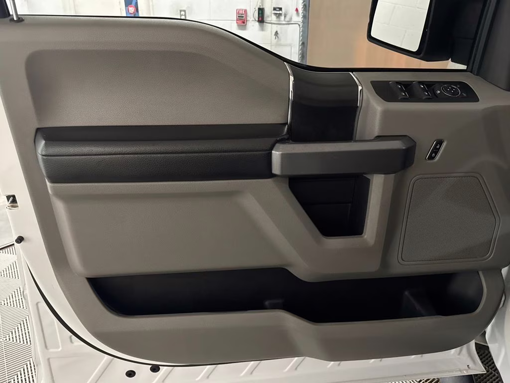 2017 Oxford White Ford F-150 XLT RWD Truck