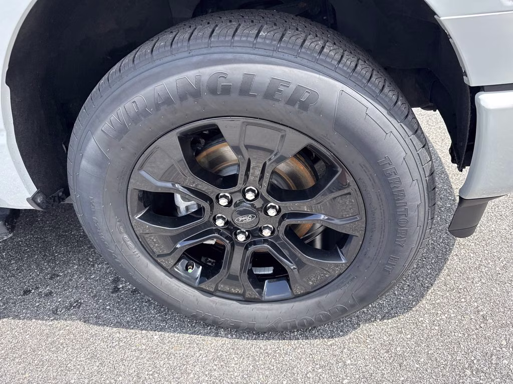 2023 Avalanche Gray Ford F-150 XLT 4X4 Truck