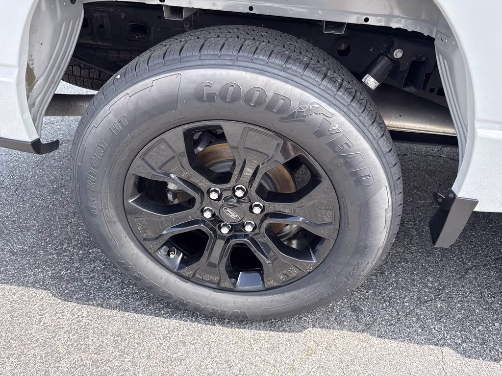 2023 Avalanche Gray Ford F-150 XLT 4X4 Truck