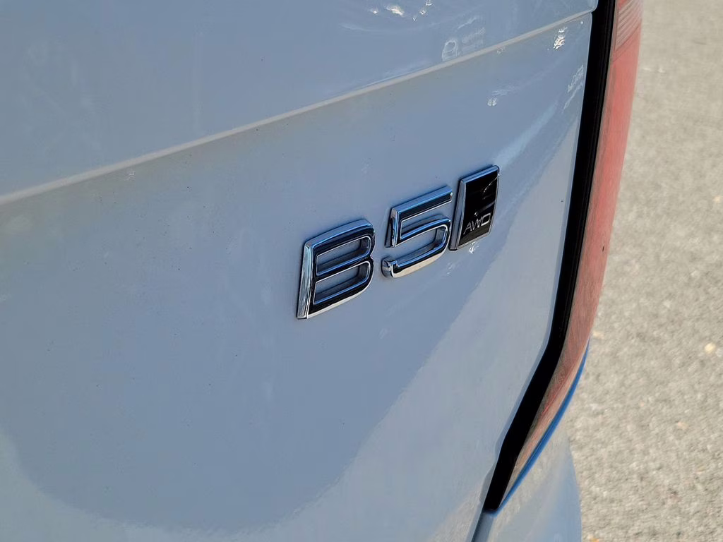 2025 Crystal White Pearl Volvo XC90 Plus AWD SUV