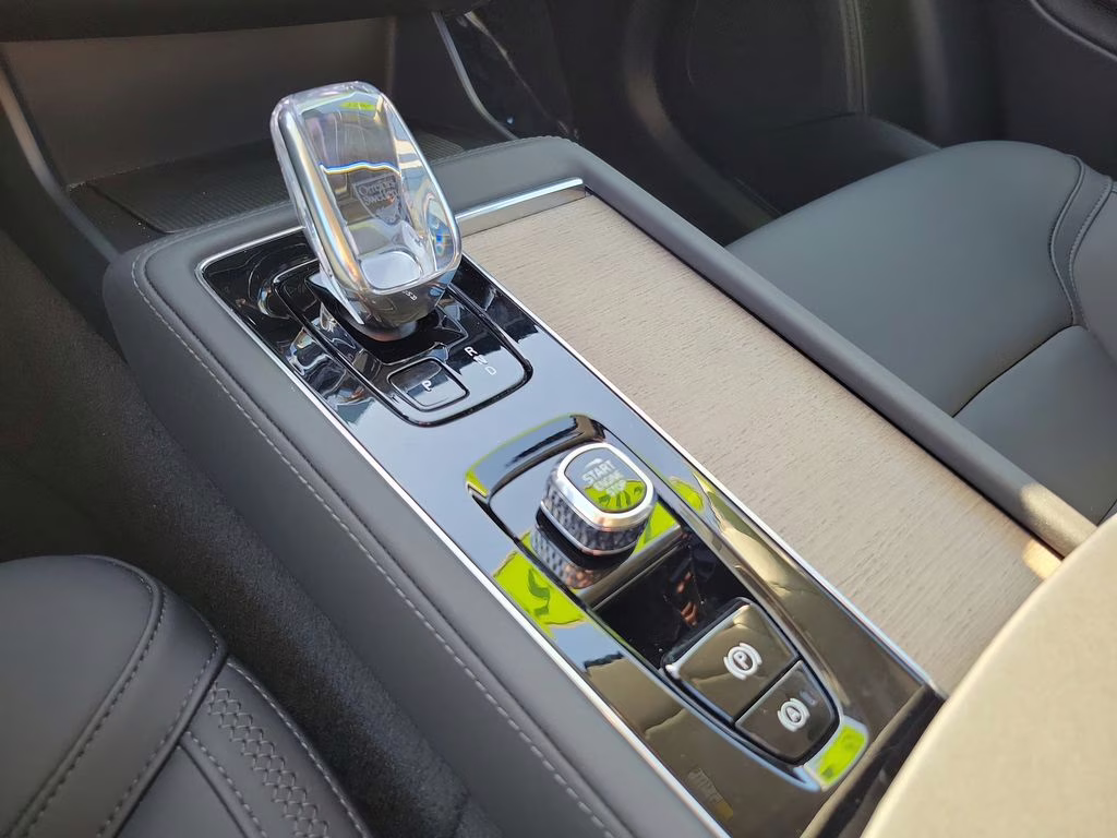 2025 Crystal White Pearl Volvo XC90 Plus AWD SUV