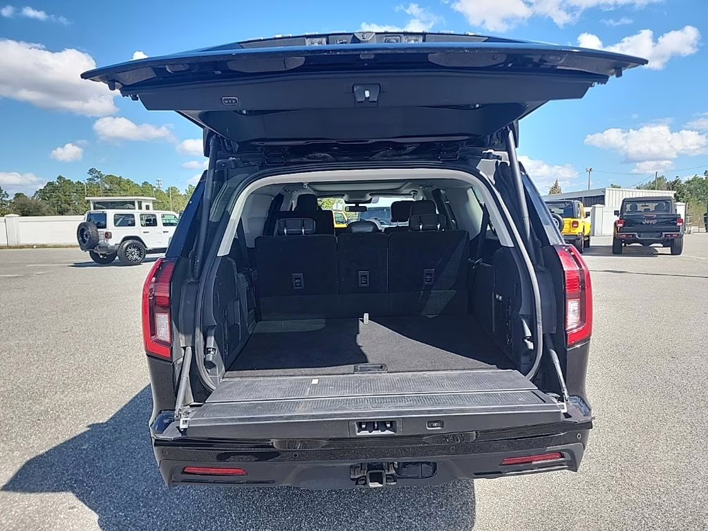 2025 Black Metallic Ford Expedition Max Active 4X4 SUV