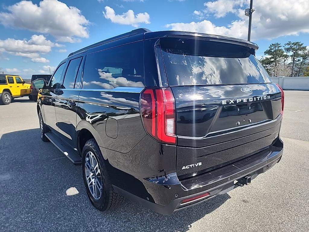 2025 Black Metallic Ford Expedition Max Active 4X4 SUV