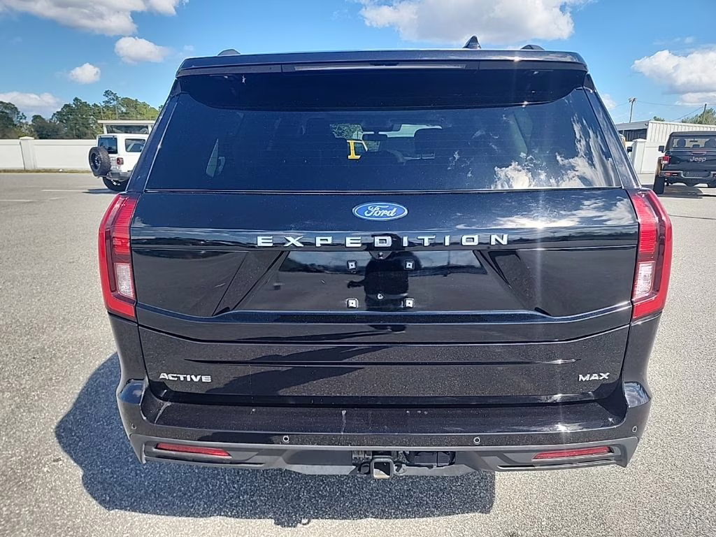 2025 Black Metallic Ford Expedition Max Active 4X4 SUV