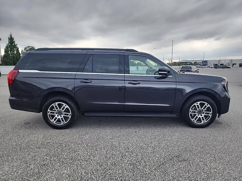 2025 Gray Metallic Ford Expedition Max Active 4X4 SUV