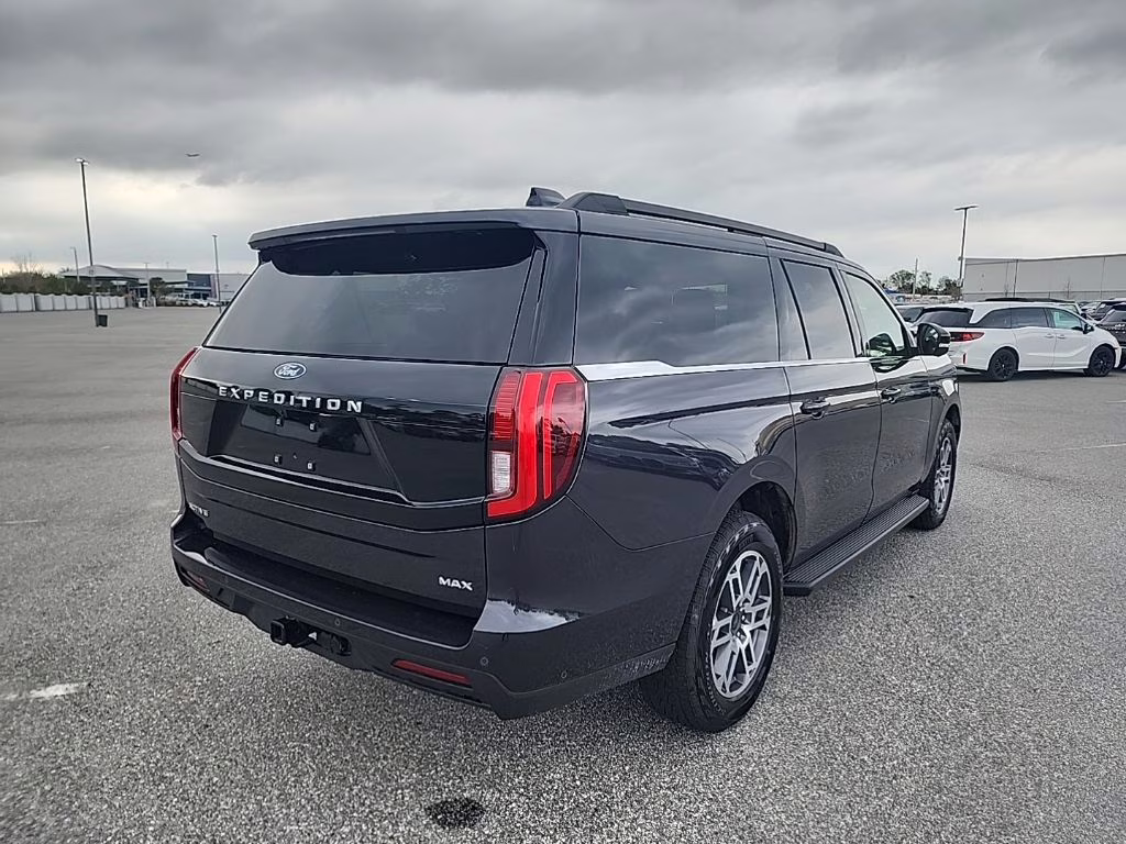 2025 Gray Metallic Ford Expedition Max Active 4X4 SUV