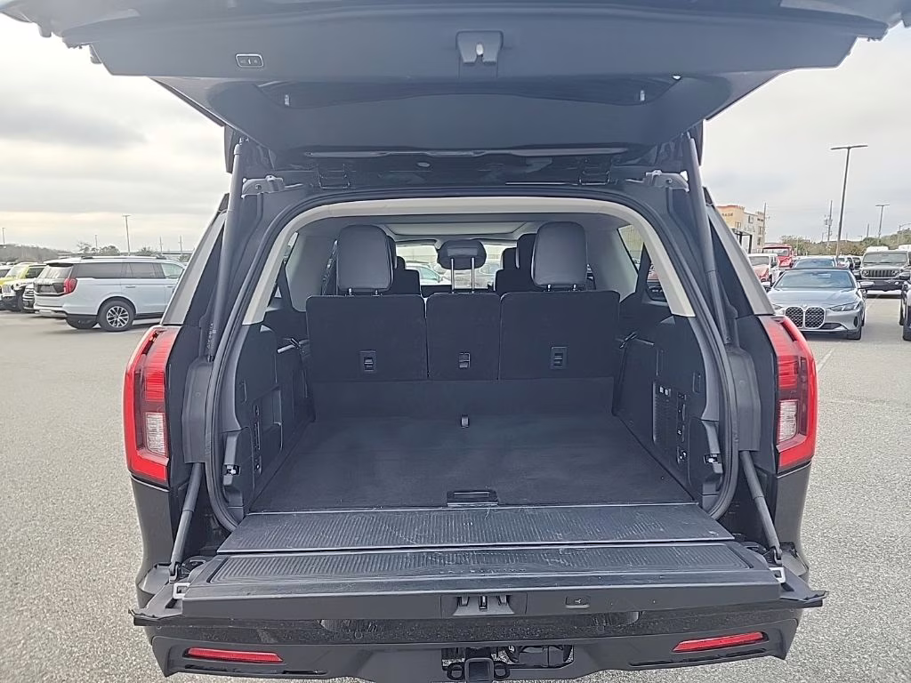 2025 Black Metallic Ford Expedition Max Active 4X4 SUV