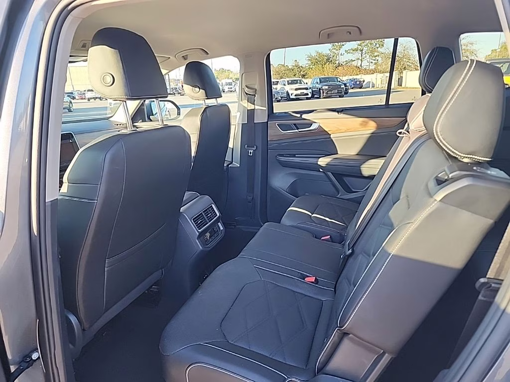 2025 Platinum Gray Metallic Volkswagen Atlas 2.0T SE w/Technology FWD SUV