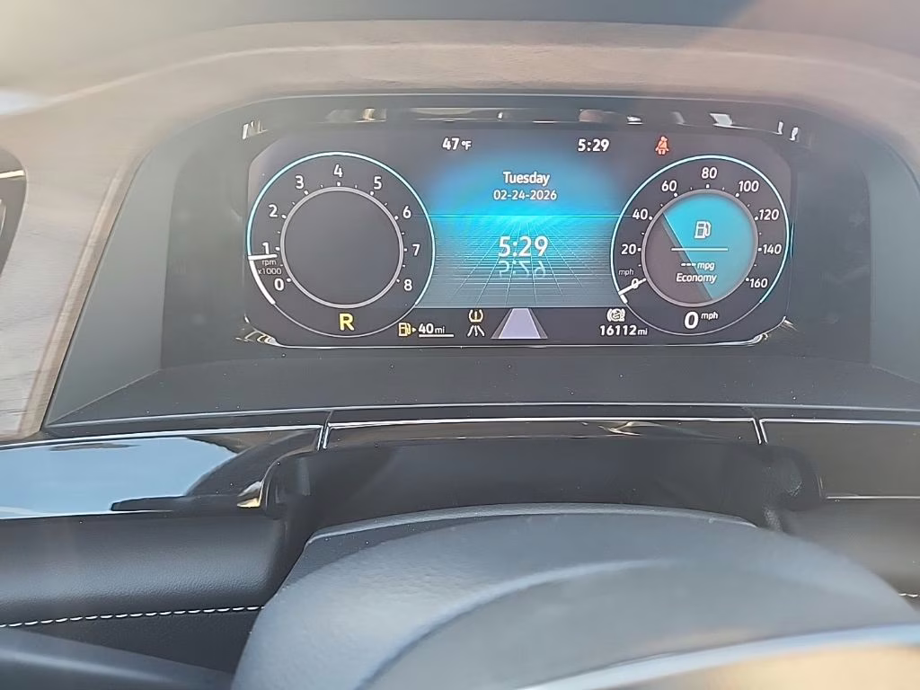 2025 Platinum Gray Metallic Volkswagen Atlas 2.0T SE w/Technology FWD SUV