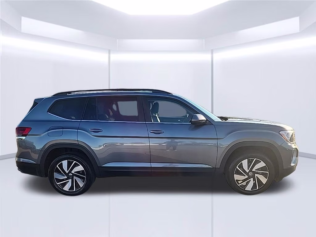 2025 Platinum Gray Metallic Volkswagen Atlas 2.0T SE w/Technology FWD SUV