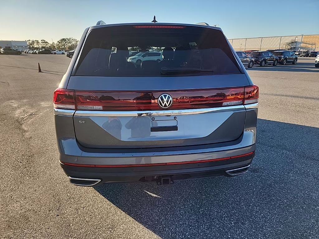 2025 Platinum Gray Metallic Volkswagen Atlas 2.0T SE w/Technology FWD SUV