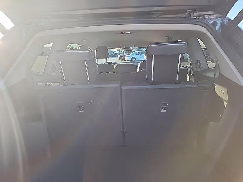 2025 Platinum Gray Metallic Volkswagen Atlas 2.0T SE w/Technology FWD SUV