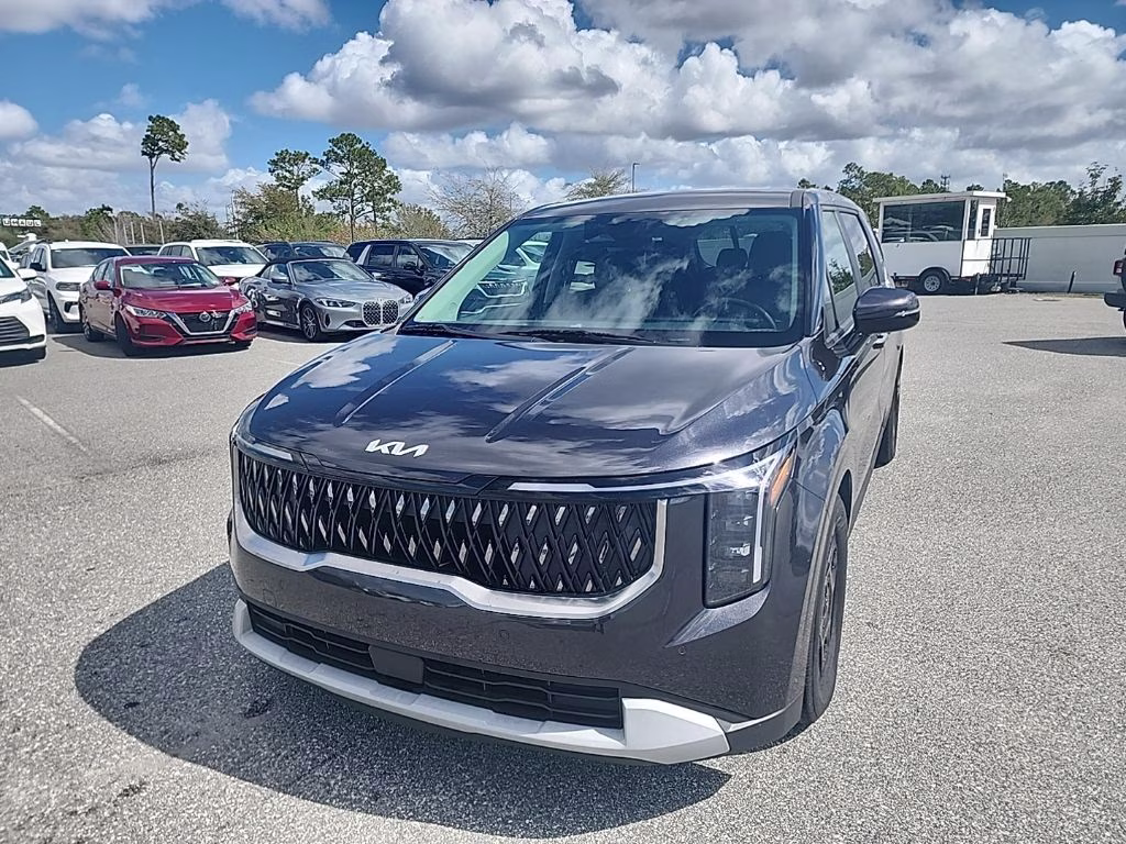 2025 Kia Sedona LXS's photo