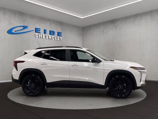 2026 Summit White Chevrolet Trax ACTIV FWD SUV