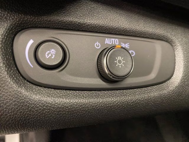 2026 Summit White Chevrolet Trax ACTIV FWD SUV