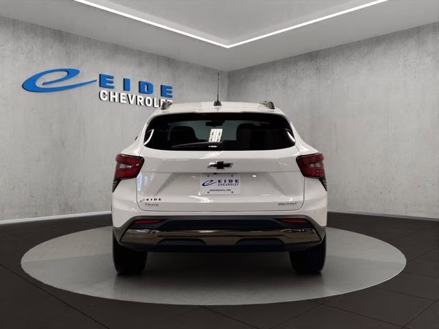 2026 Summit White Chevrolet Trax ACTIV FWD SUV
